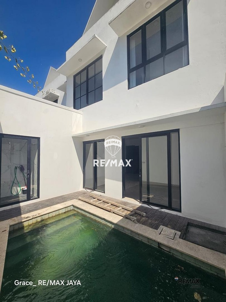Rumah Minimalis ada Pool Dijual di Komplek Villa Privat Mumbul Benoa