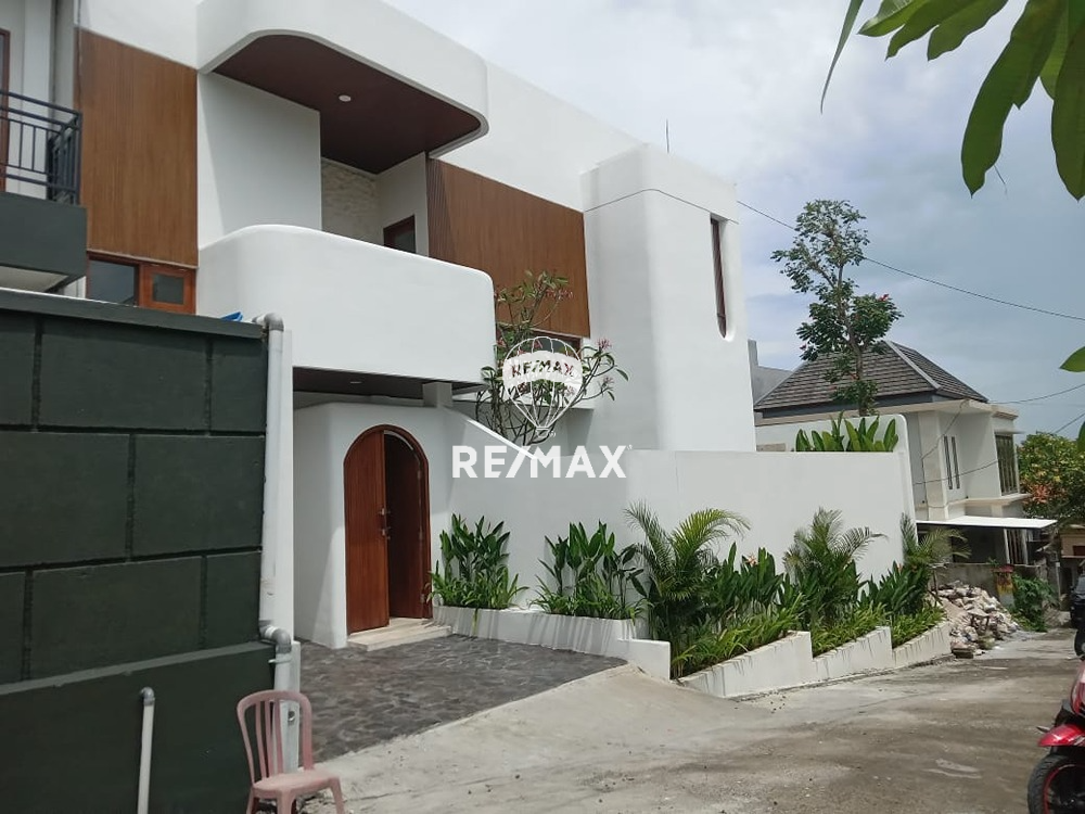 Villa Semi Furnished 3 Kamar Tidur Dijual di Area Tumbak Bayuh
