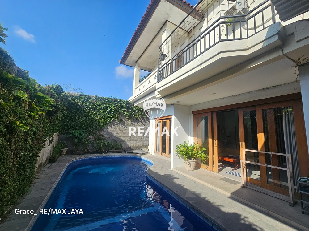 Rumah Konsep Villa 6 Kamar Tidur Dijual di Area Teuku Umar Denpasar