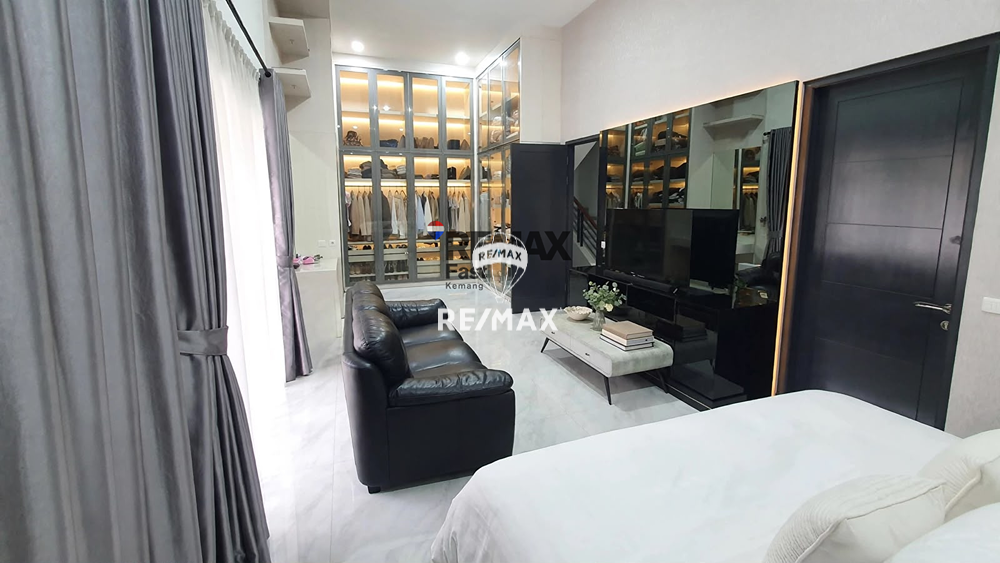 DIJUAL CEPAT - Rumah 2.5 Lantai Modern di The Green BSD - Venetian Cluster - Full Renovated : 2021
