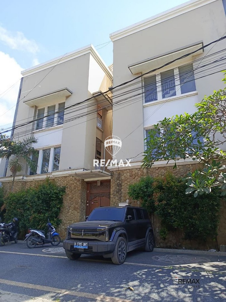 GUEST HOUSE 4 LANTAI DIJUAL DI KAWASAN RENON